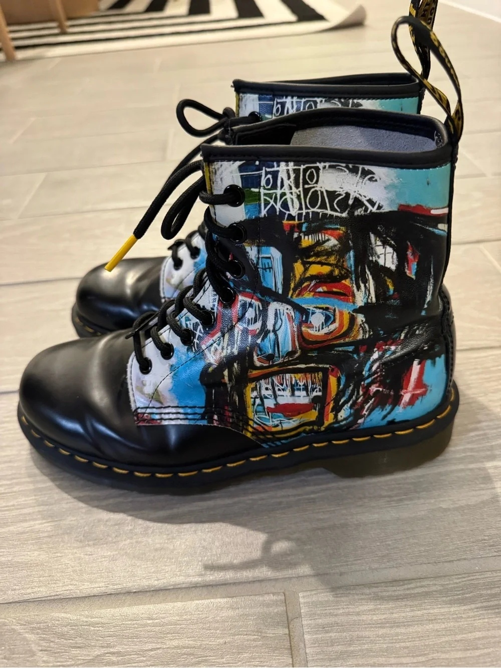 DR. MARTENS & JEAN-MICHEL BASQUIAT Unisex Chelsea Boots Limited Collab EUC - Picture 2 of 8